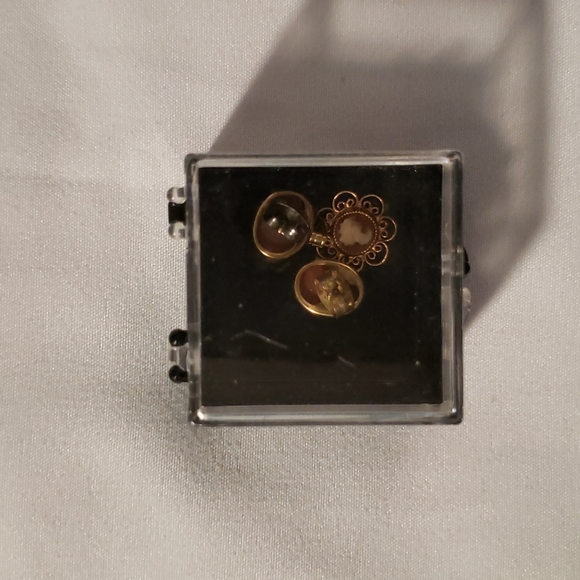 Vintage Cameo Jewelry Set: Matching Pendant and Earrings. - Picture 5 of 7